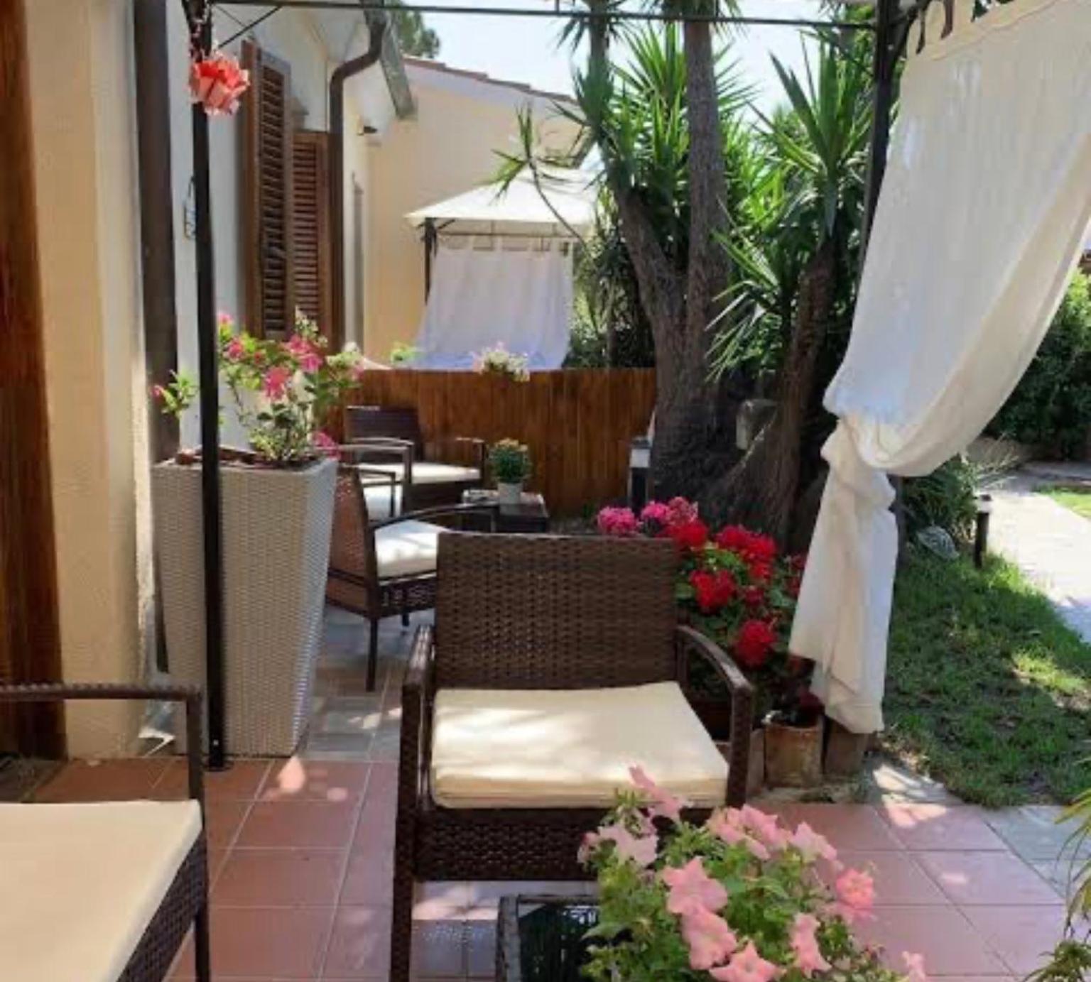 Brezza Di Mare Bed & Breakfast Сан Теодоро Екстериор снимка